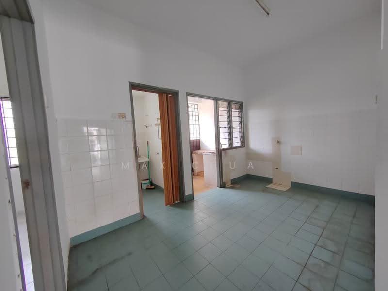 2-storey Terraced House for Sale in Bandar Putra Permai (Seri Kembangan) - Max Chua - Kitchen - PropertyGuru.com.my