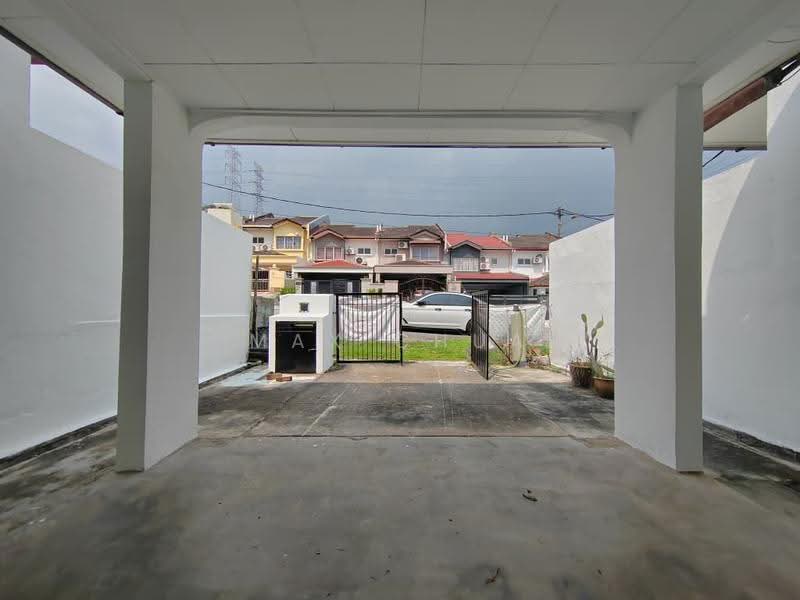 2-storey Terraced House for Sale in Bandar Putra Permai (Seri Kembangan) - Max Chua - Exterior - PropertyGuru.com.my