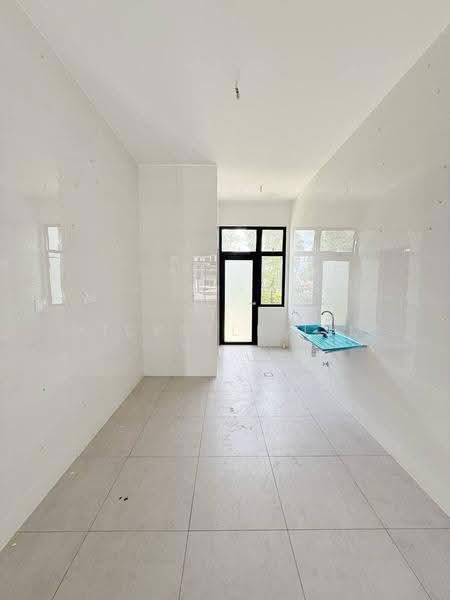 Rumah Teres 2-Tingkat untuk Dijual di Taman Mount Austin (Tebrau) - Michelle Lim - Kitchen - PropertyGuru.com.my