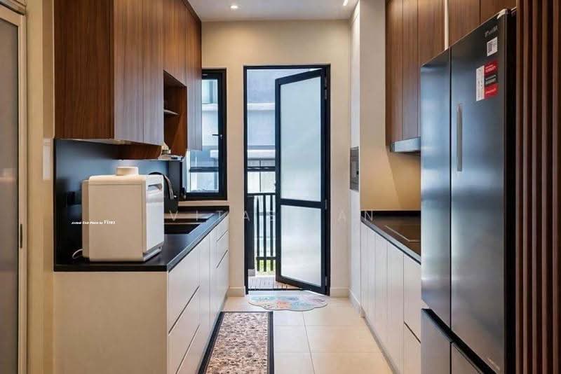 Townhouse for Sale in Eco Ardence (Setia Alam) - Vitas Tan - Kitchen - PropertyGuru.com.my