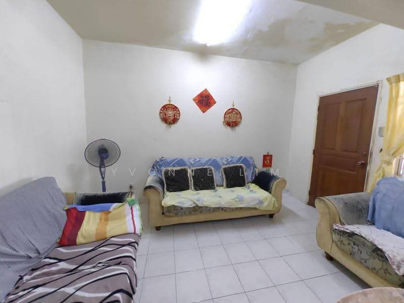 2-storey Terraced House for Sale in Bandar Putra Kulai (Kulai) - Yvonne Lim - Living Room - PropertyGuru.com.my
