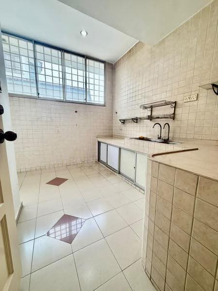 2-storey Terraced House for Sale in Taman Desa Cemerlang (Ulu Tiram) - Sean Yeoh - Kitchen - PropertyGuru.com.my