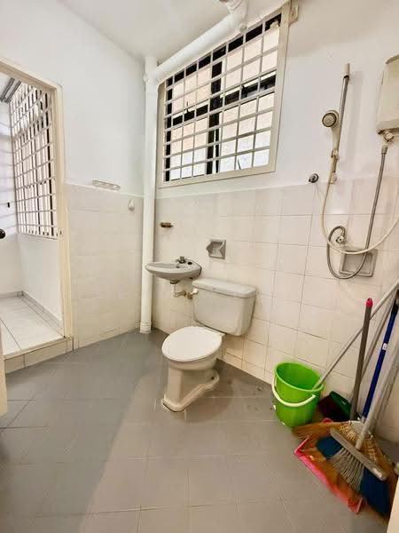 2-storey Terraced House for Sale in Taman Desa Cemerlang (Ulu Tiram) - Sean Yeoh - Bathroom - PropertyGuru.com.my