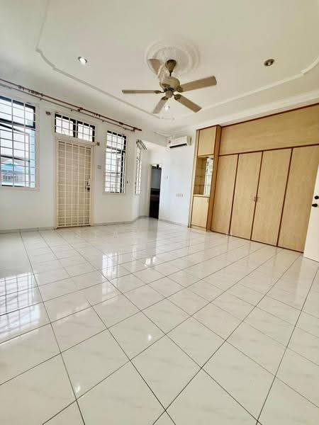 2-storey Terraced House for Sale in Taman Desa Cemerlang (Ulu Tiram) - Sean Yeoh - Living Room - PropertyGuru.com.my
