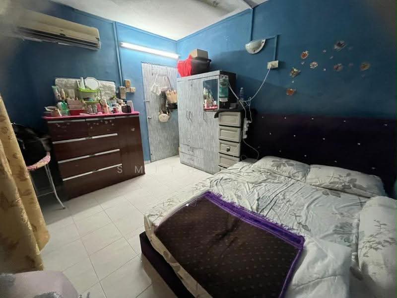 Rumah Flat untuk Dijual di Tasek Seri Alam - Smith Goh - Bedroom - PropertyGuru.com.my