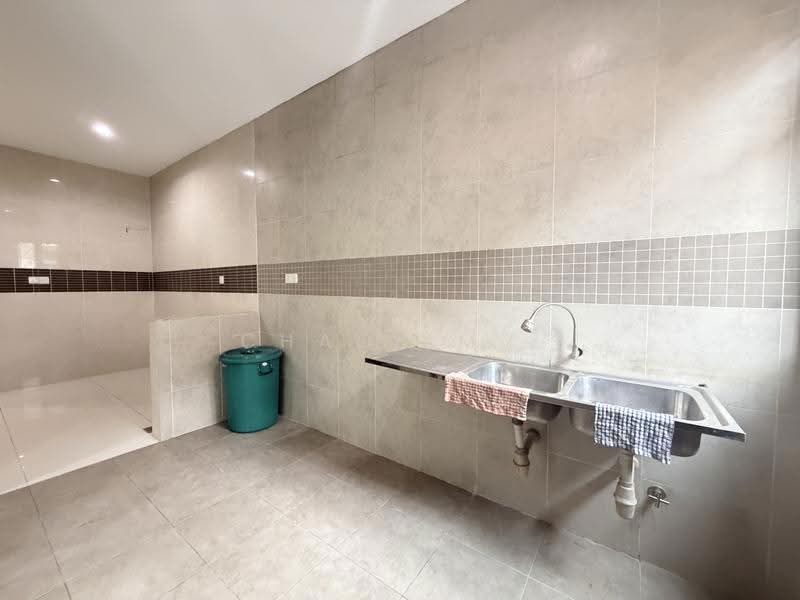2-storey Terraced House for Sale in Bandar Kinrara Seksyen 8 (Bandar Kinrara) - ChaoLim . - Kitchen - PropertyGuru.com.my