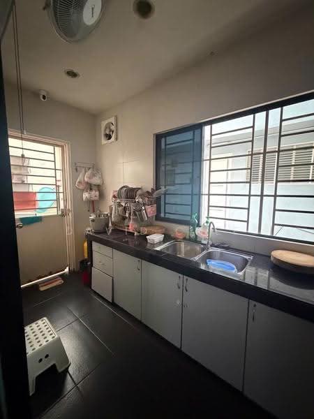 3-storey Terraced House for Sale in Lake Fields (Sungai Besi) - David Chee - Kitchen - PropertyGuru.com.my