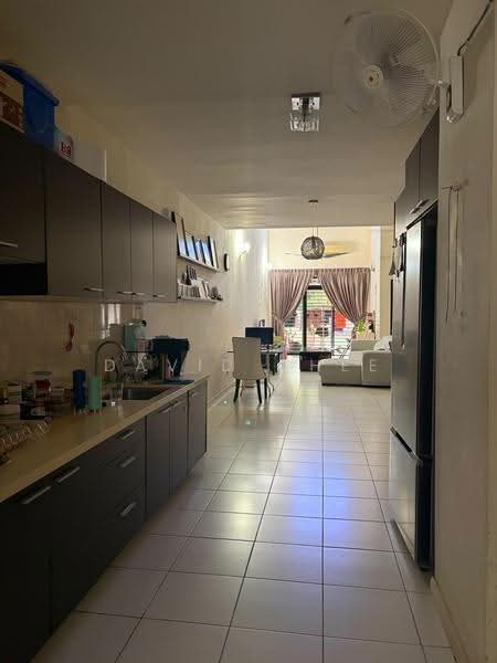 3-storey Terraced House for Sale in Lake Fields (Sungai Besi) - David Chee - Kitchen - PropertyGuru.com.my