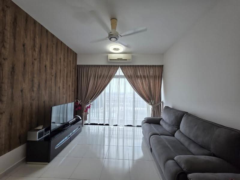 Kediaman Servis untuk Dijual di Sky Gardens Residences - Ken Liew - Living Room - PropertyGuru.com.my