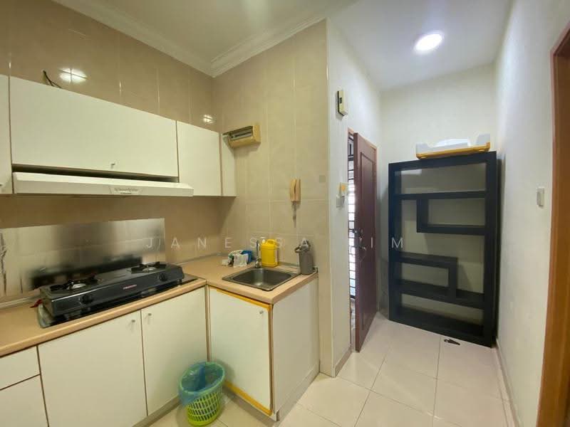 Pangsapuri untuk Disewa di Sri Samudera Apartment (Seaview Residence Suites) - Janessa Lim - Kitchen - PropertyGuru.com.my