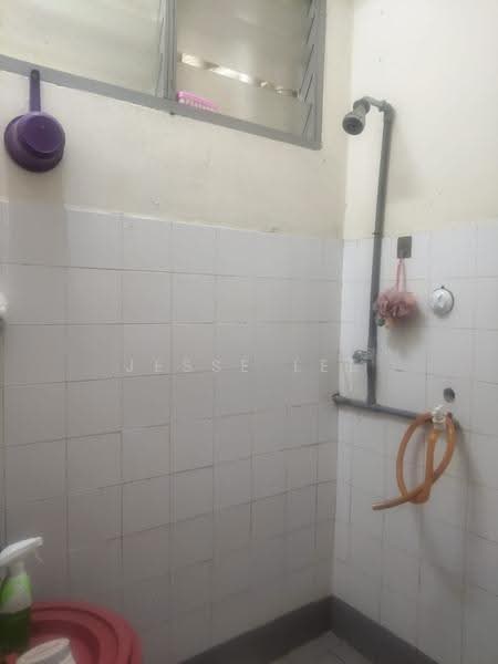 Flat for Sale at Pangsapuri Sri Meranti - Jesse Lee - Bathroom - PropertyGuru.com.my