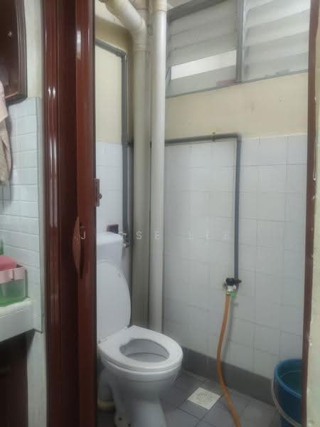 Flat for Sale at Pangsapuri Sri Meranti - Jesse Lee - Bathroom - PropertyGuru.com.my