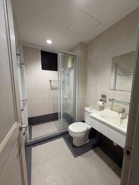 Kondominium untuk Dijual di Casa Tropicana - Ryan Swe - Bathroom - PropertyGuru.com.my