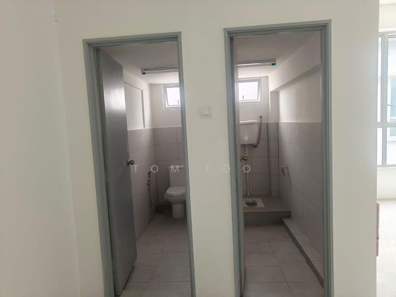 Kedai / Pejabat untuk Disewa di (Bukit Sentosa 2) Seksyen Bs2 (Serendah) - Tom Foo - Bathroom - PropertyGuru.com.my