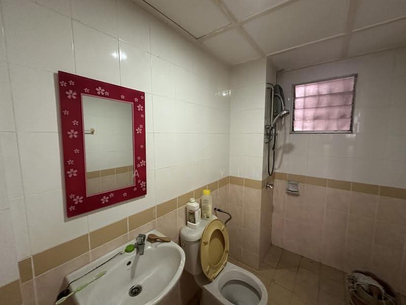 Pangsapuri untuk Dijual di D'shire Villa - Alex Yin - Bathroom - PropertyGuru.com.my