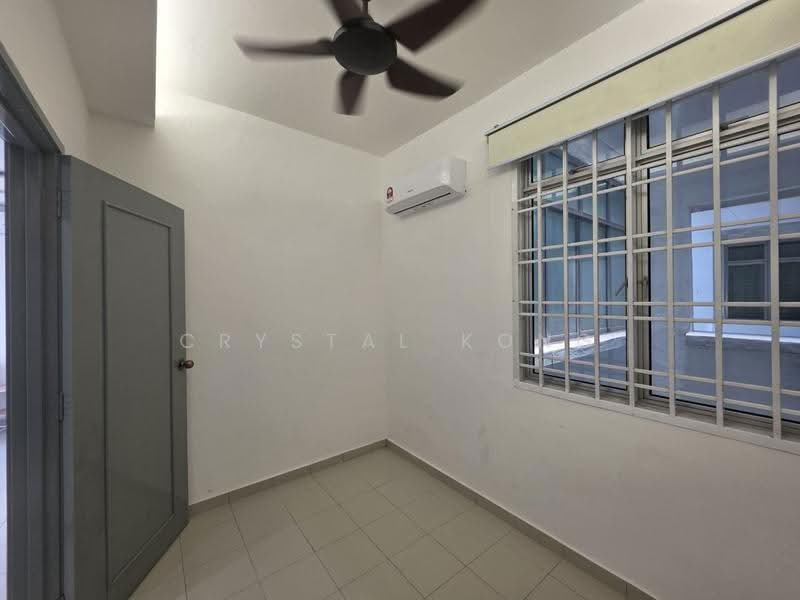Apartment for Sale at Lake View Suites - Crystal Kong - Interior - PropertyGuru.com.my