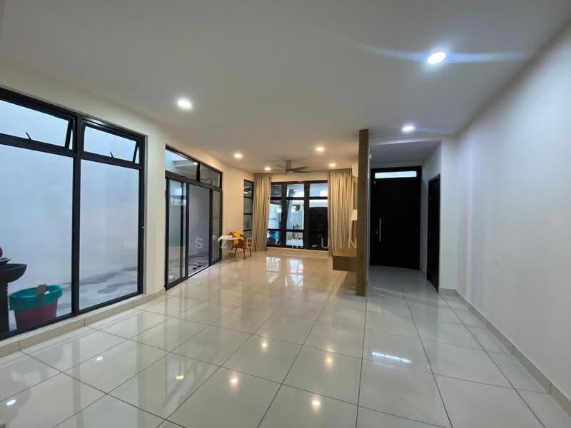 2-storey Terraced House for Sale in Laman Glenmarie (Shah Alam) - Sze Mun - Living Room - PropertyGuru.com.my