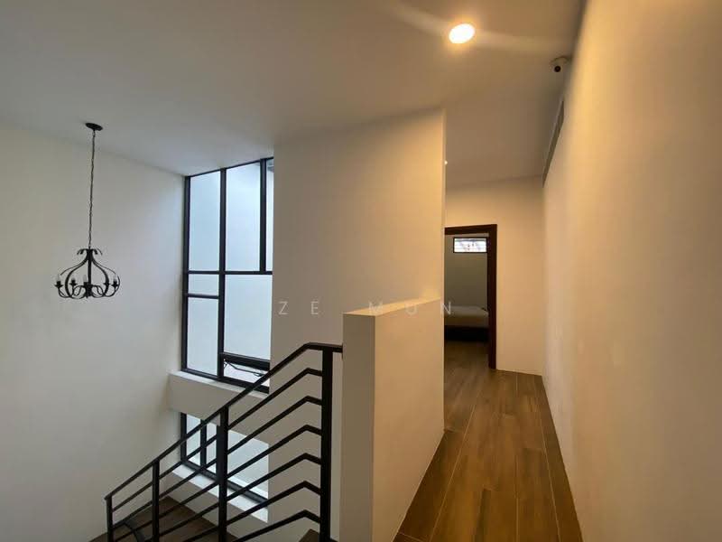 2-storey Terraced House for Sale in Laman Glenmarie (Shah Alam) - Sze Mun - Corridor - PropertyGuru.com.my