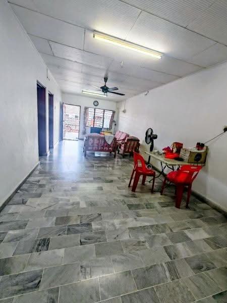 1-storey Terraced House for Sale in Taman Ungku Tun Aminah (Skudai) - Kayden Voon - Living Room - PropertyGuru.com.my