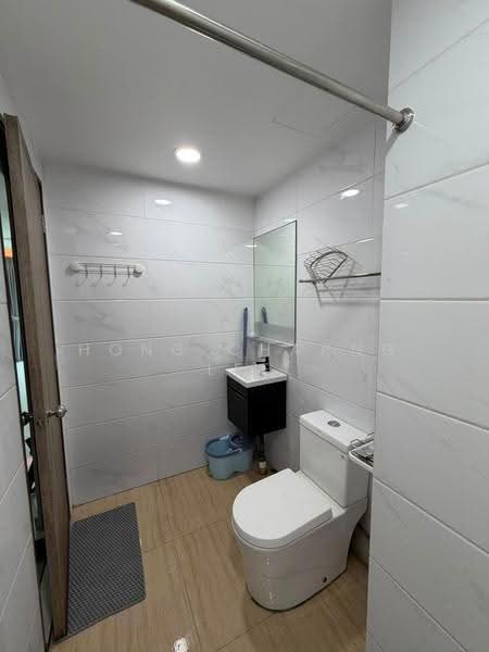 Kediaman Servis untuk Disewa di Country Garden Central Park - Hong Charng Lee - Bathroom - PropertyGuru.com.my