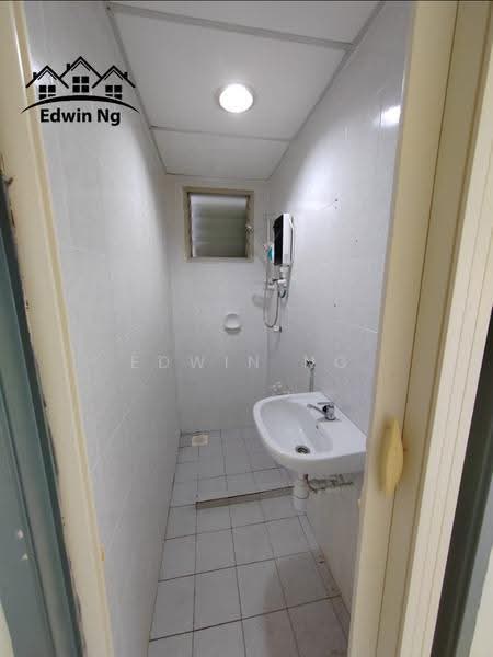 Pangsapuri untuk Dijual di Taman Kheng Tian - Edwin Ng - Bathroom - PropertyGuru.com.my