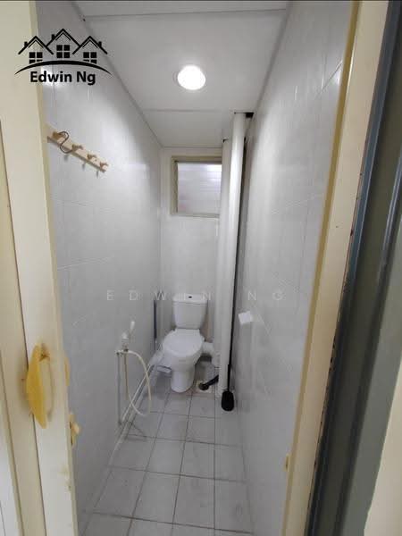 Pangsapuri untuk Dijual di Taman Kheng Tian - Edwin Ng - Bathroom - PropertyGuru.com.my