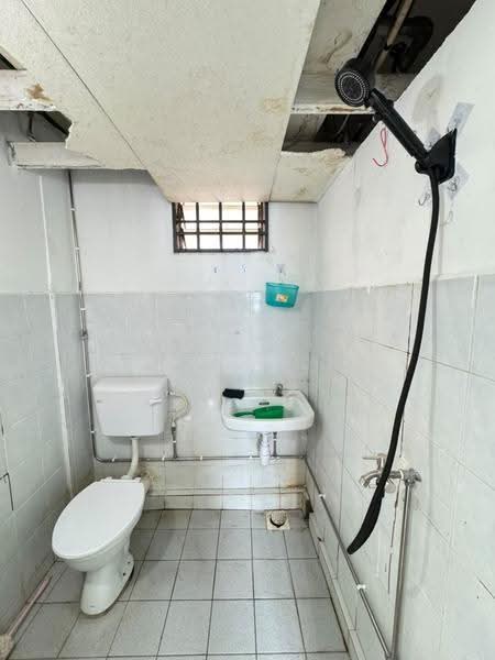 Flat for Rent at Rumah Pangsa Sri Lanang - Nellie Lim - Bathroom - PropertyGuru.com.my