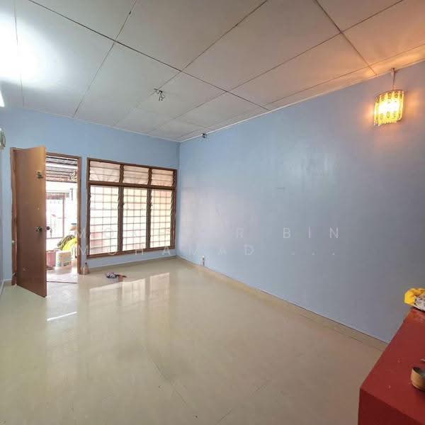 1-storey Terraced House for Rent in Bandar Kinrara Seksyen 4 (Bandar Kinrara) - Mokhtar Bin Mohamad Akhir - Living Room - PropertyGuru.com.my