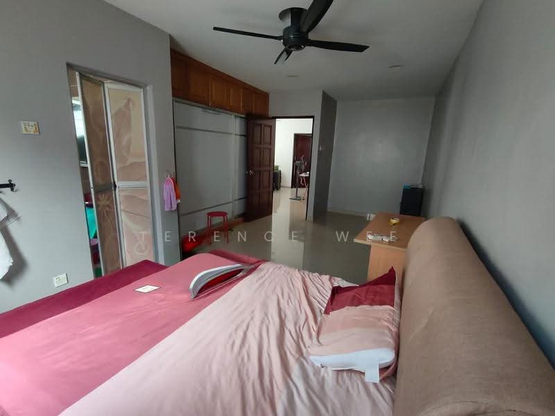 2-storey Terraced House for Rent in Bandar Putra Permai (Seri Kembangan) - Terence Wee - Bedroom - PropertyGuru.com.my