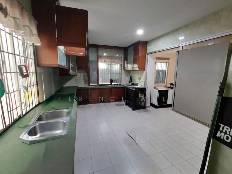 2-storey Terraced House for Rent in Bandar Putra Permai (Seri Kembangan) - Terence Wee - Kitchen - PropertyGuru.com.my
