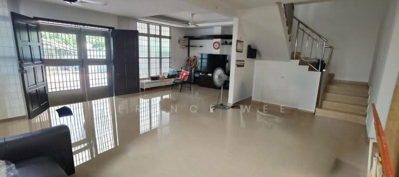 2-storey Terraced House for Rent in Bandar Putra Permai (Seri Kembangan) - Terence Wee - Living Room - PropertyGuru.com.my