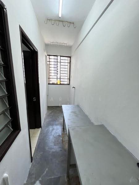 Apartment for Rent at Bayu Puteri 3 - Scarlette Lai - Corridor - PropertyGuru.com.my