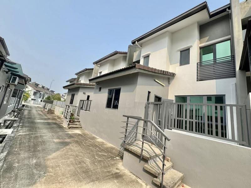 Semi-Detached House for Sale in Sungai Buloh (Selangor) - Syafiq Sharifudin - Exterior - PropertyGuru.com.my