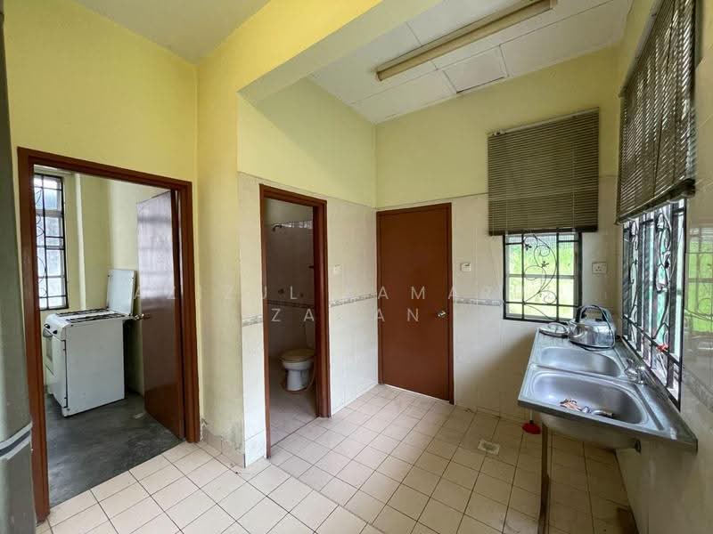 Semi-Detached House for Sale in Taman Cheras Jaya (Cheras) - Azizul Kamarul Zaman - Kitchen - PropertyGuru.com.my