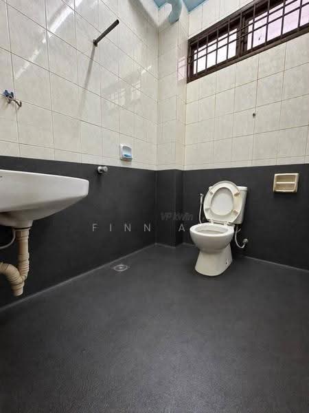 Rumah Teres 2-Tingkat untuk Dijual di Taman Tampoi Indah (Tampoi) - Finn Aw - Bathroom - PropertyGuru.com.my