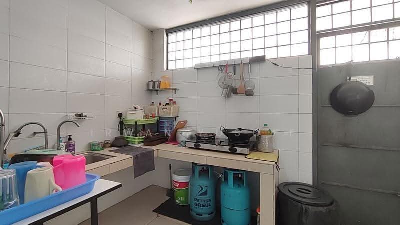 2-storey Terraced House for Sale in Seksyen 4 (Shah Alam) - Irwan Yusoff - Kitchen - PropertyGuru.com.my