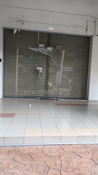 Shop for Sale in Bandar Putra Permai (Seri Kembangan) - ch yong - Exterior - PropertyGuru.com.my