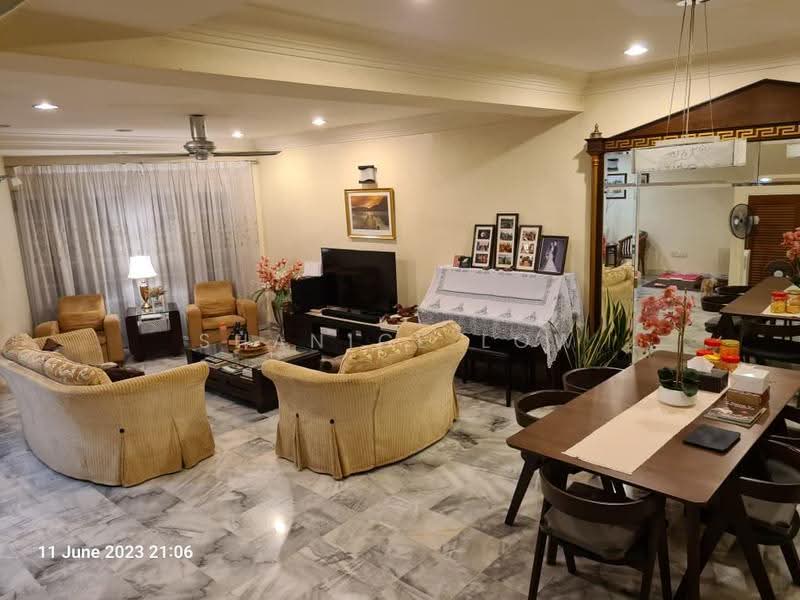 2.5-storey Terraced House for Sale in BANDAR PUCHONG JAYA (Puchong) - Shanice Low - Living Room - PropertyGuru.com.my