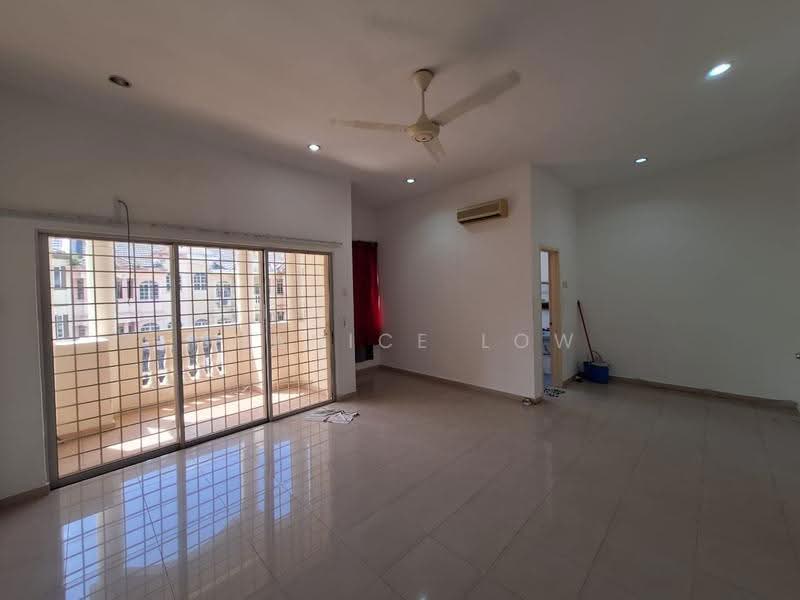 2.5-storey Terraced House for Sale in BANDAR PUCHONG JAYA (Puchong) - Shanice Low - Living Room - PropertyGuru.com.my