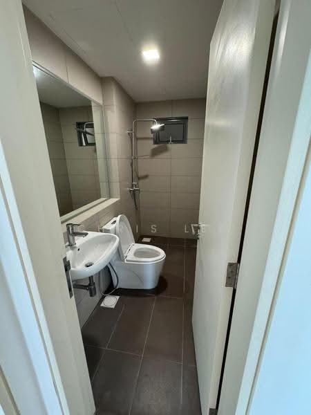 Kondominium untuk Disewa di Lakefront Residence - Chris Lee - Bathroom - PropertyGuru.com.my