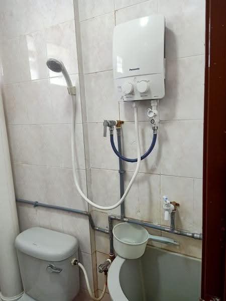 Rumah Flat untuk Dijual di Desa Ixora - Freddy Tan - Bathroom - PropertyGuru.com.my