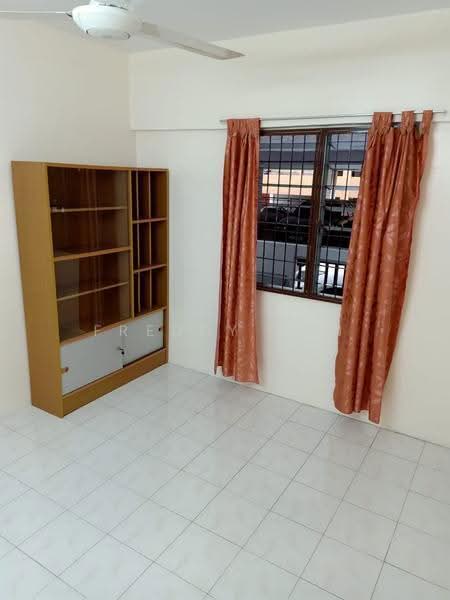 Rumah Flat untuk Dijual di Desa Ixora - Freddy Tan - Living Room - PropertyGuru.com.my