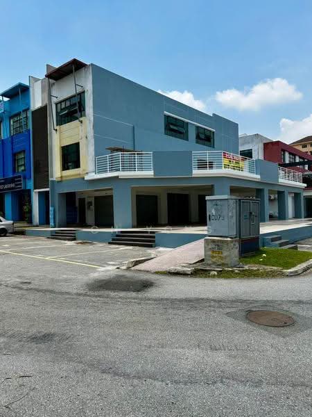 Shop for Sale in Bandar Putra Permai (Seri Kembangan) - ch yong - Exterior - PropertyGuru.com.my