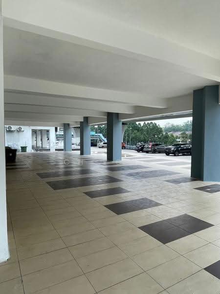 Shop for Sale in Bandar Putra Permai (Seri Kembangan) - ch yong - Exterior - PropertyGuru.com.my