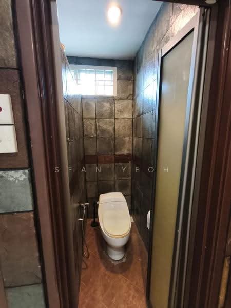 Semi-Detached House for Sale in Taman Pelangi Indah (Ulu Tiram) - Sean Yeoh - Bathroom - PropertyGuru.com.my