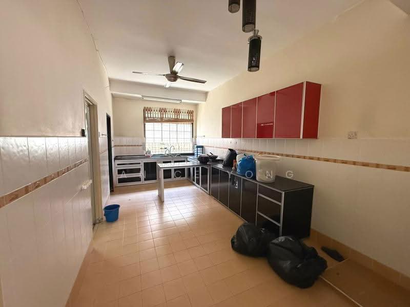 2-storey Terraced House for Sale in Taman Bukit Tiram (Ulu Tiram) - Janice Yong - Kitchen - PropertyGuru.com.my