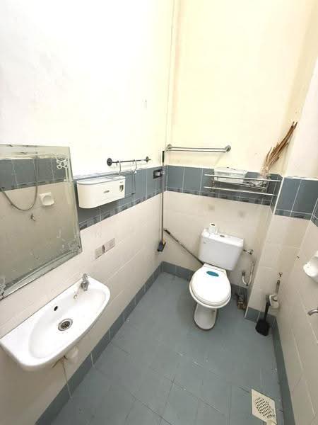 2-storey Terraced House for Sale in Taman Bukit Tiram (Ulu Tiram) - Janice Yong - Bathroom - PropertyGuru.com.my