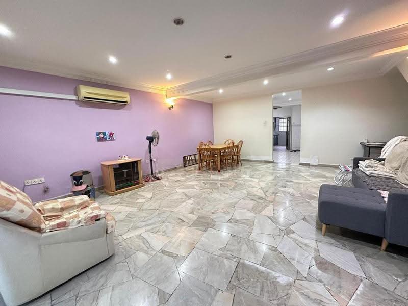 2-storey Terraced House for Sale in Taman Cheng Perdana (Cheng) - Tim Piong - Living Room - PropertyGuru.com.my