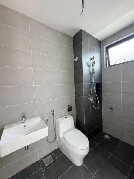 Rumah Berkembar untuk Dijual di Taman Gaya (Ulu Tiram) - Loh Kok Hui - Bathroom - PropertyGuru.com.my