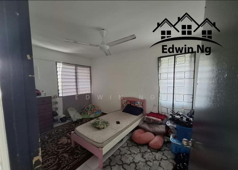 Flat for Sale at Taman Lip Sin Block 1, 3 & 5 - Edwin Ng - Bedroom - PropertyGuru.com.my
